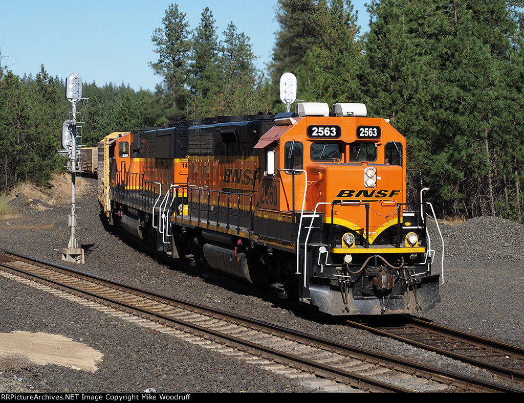 BNSF 2563